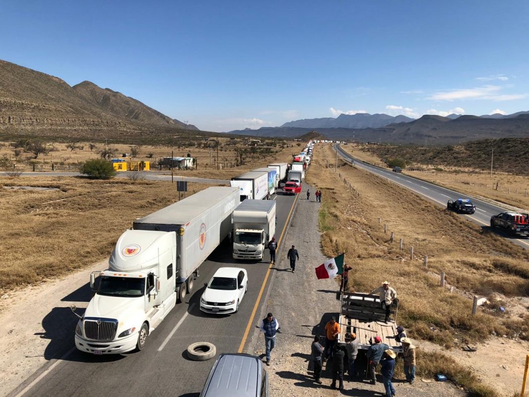 PRI de General Cepeda bloquea autopista TorreónSaltillo; Fuerza