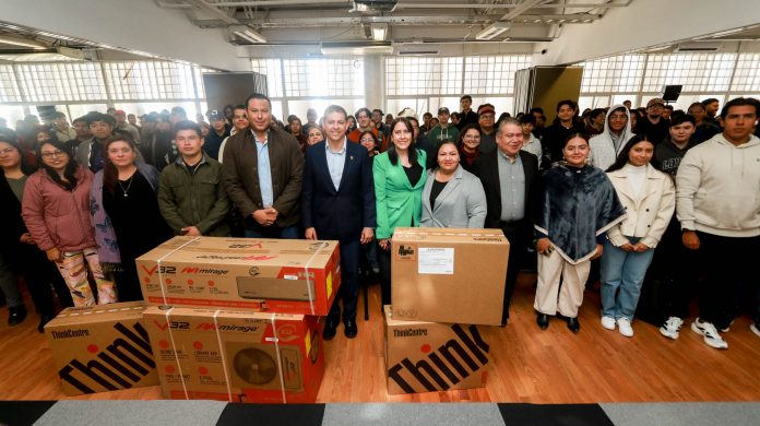 Entrega-de-Equipamiento-Facultad-de-Sistemas-US-6